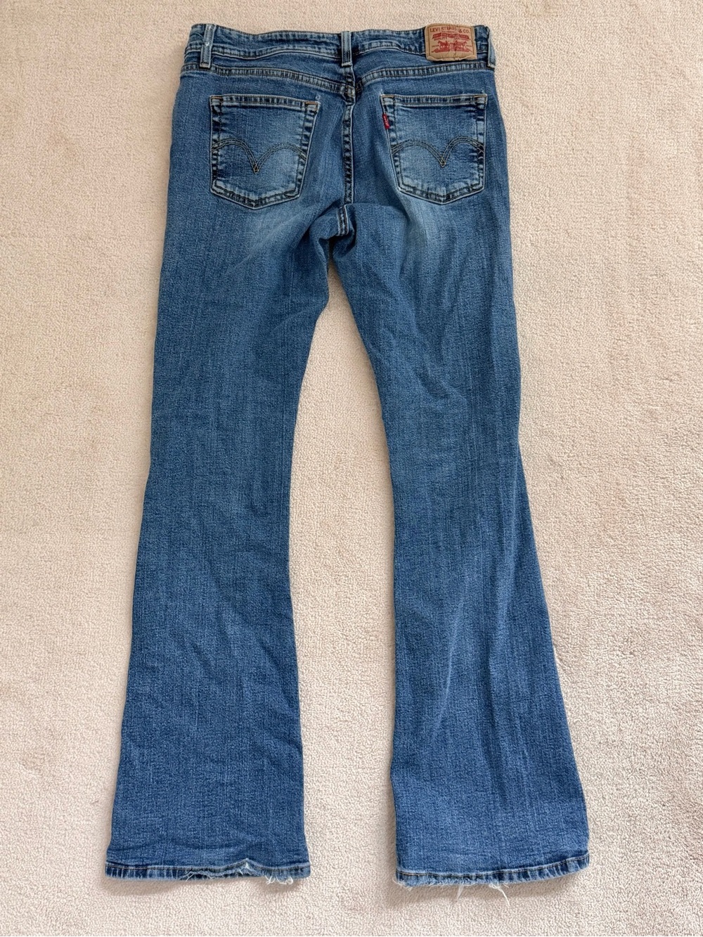 Vintage Levi's 519 Juniors Y2K Low Rise Long Medium Blue Flare Jeans 9 L - Picture 3 of 4